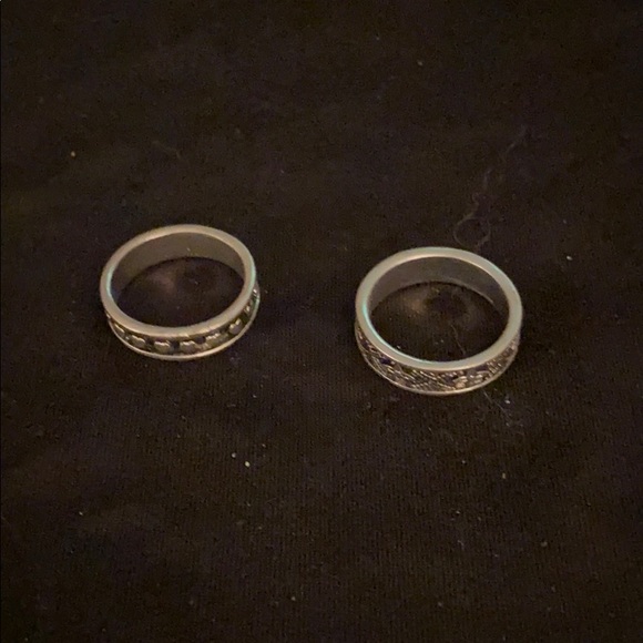 Two silver rings - Picture 1 of 2